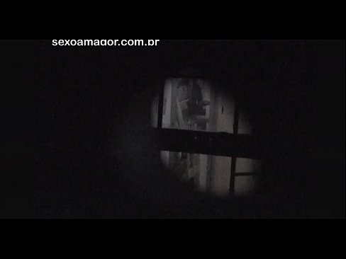 ❤️ Lourinho é filmado secretamente por um voyeur de bairro escondido atrás de tijolos ocos Porno real vídeo em pt.hentai-for.ru ❌️❤